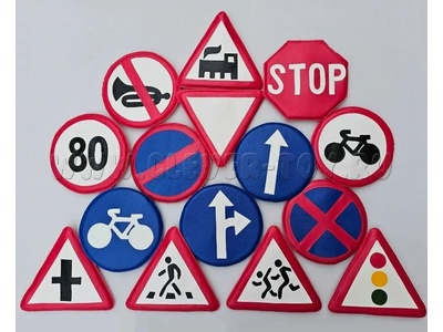 Комплект "Дорожных знаков" для изучения ПДД (15 шт. на подставке)